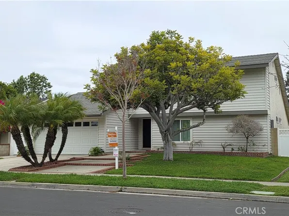 6631 Wrenfield Dr, Huntington Beach, CA 92647