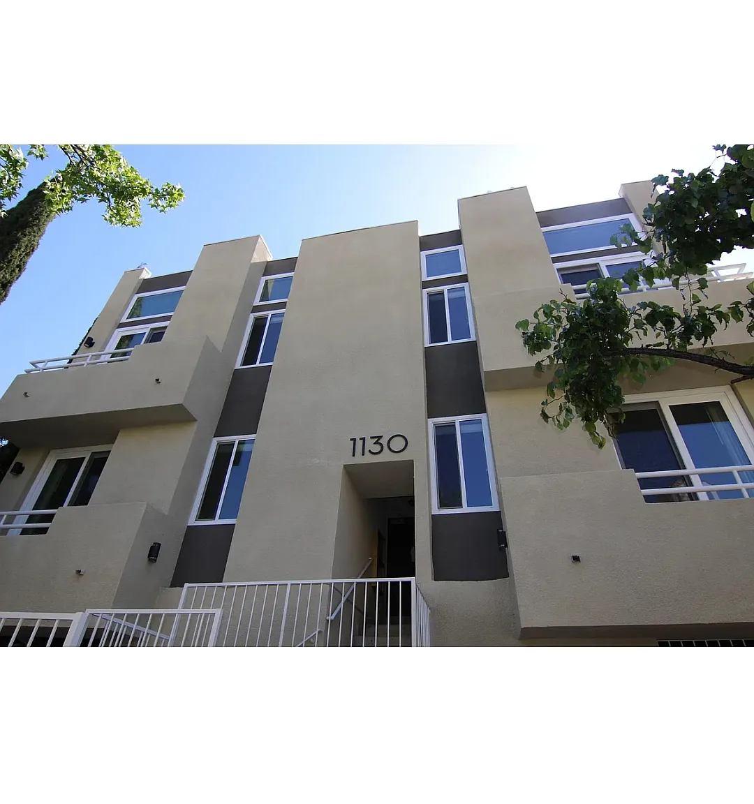 1130 Rexford Dr — Photo 4