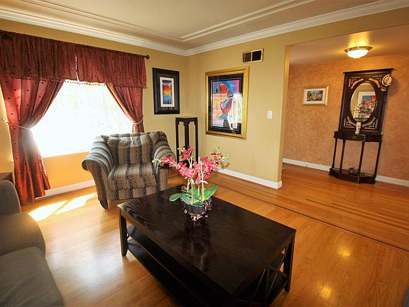 5th image of 6173 Valley Glen Dr