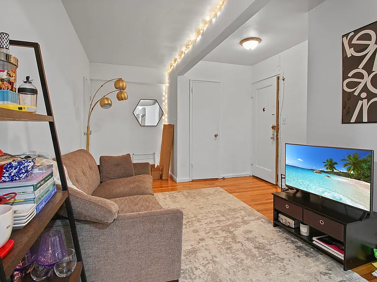 315 E 56th St #5F — Photo 3