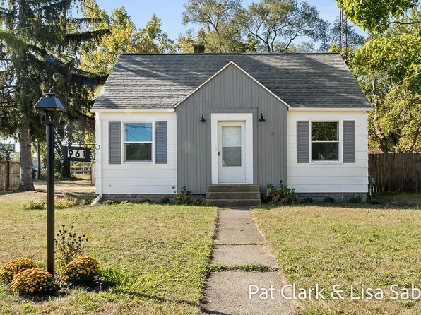 961 Wendover Blvd, Norton Shores, MI 49441