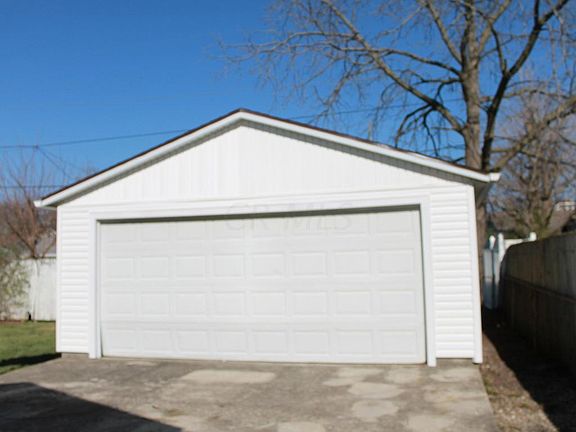 2nd image of 638 W Lawn Dr