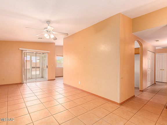 4th image of 2103 N Horseshoe Trl