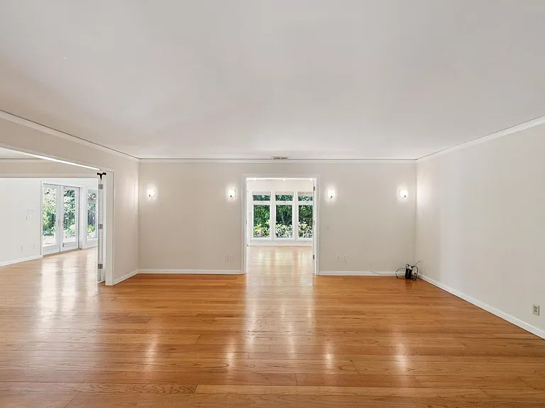970 Palo Alto Ave — Photo 16
