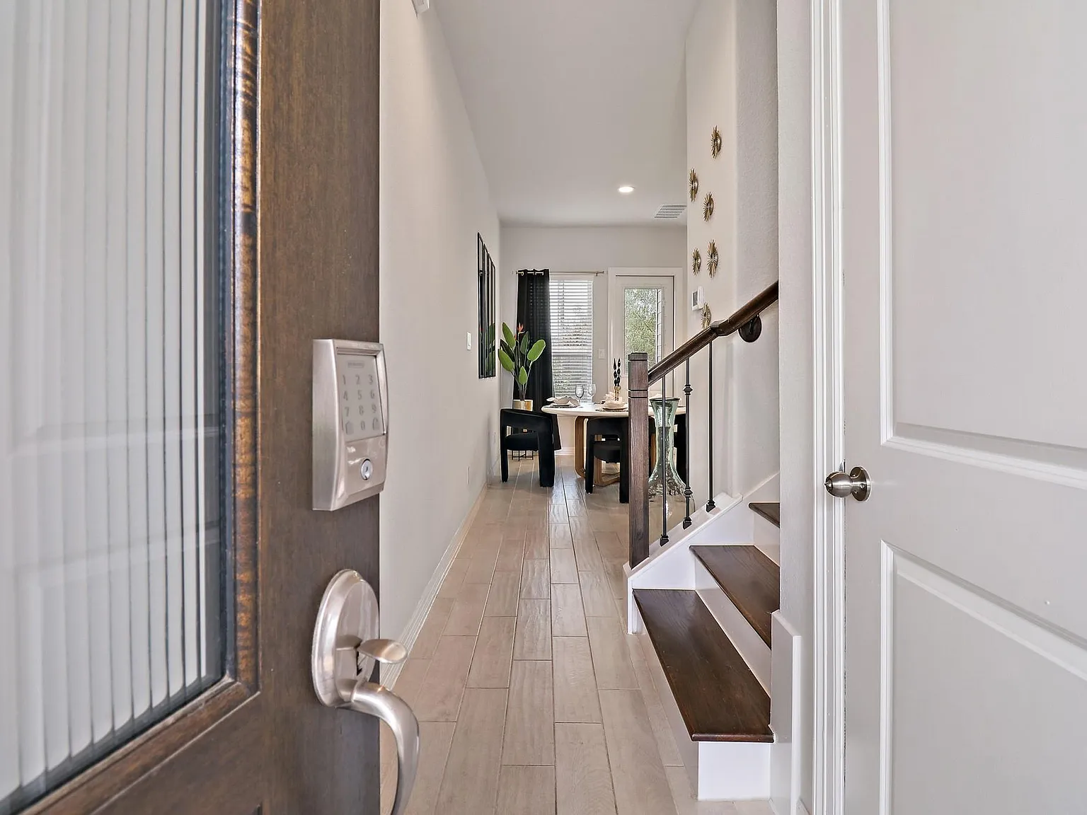 3 bed, 2.5 bath, 1680 sqft, $3,900 — Photo 3