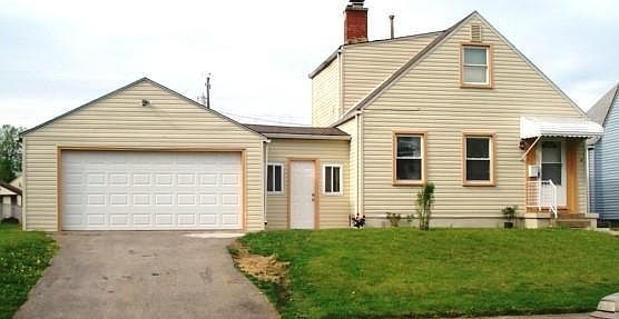 1st image of 966 E 13th Ave
