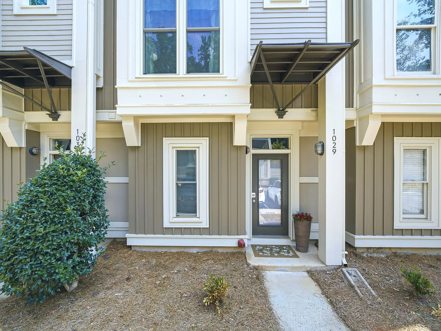 3 bed, 1414 sqft, $2,995 — Photo 2