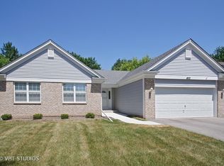 802 Walton Ln, Grayslake, IL 60030
