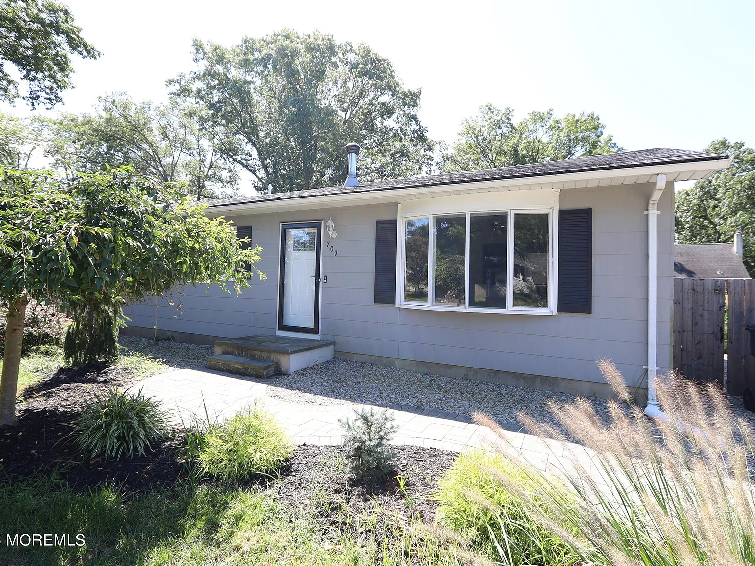3 bed, 1056 sqft, $3,000 — Photo 2