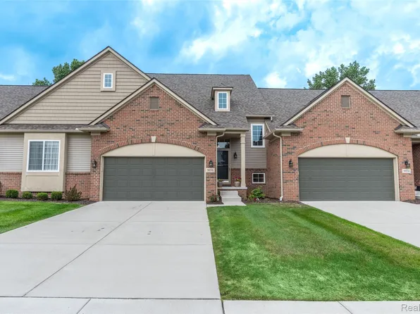 9056 Rhyan Rd, White Lake, MI 48386