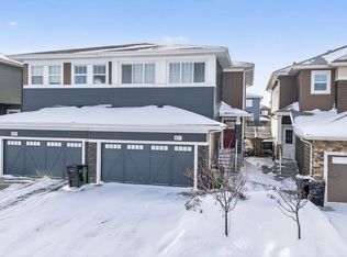 9125 Pear Dr SW, Edmonton, AB T6X 2N7