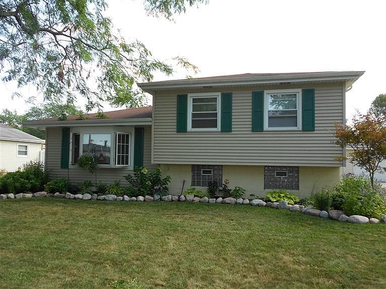 1st image of 3252 North Dr
