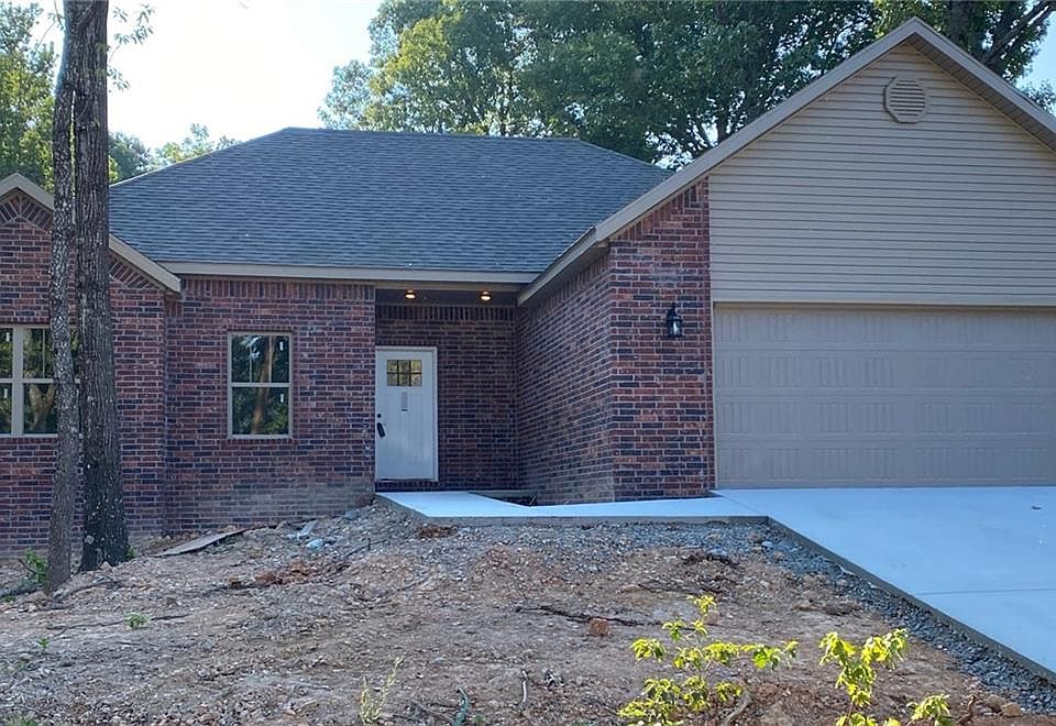 1st image of 2 Yarrow Ln