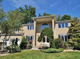 4 Jenna Ln, Edison, NJ 08820