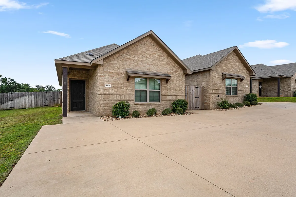 Building Photo - 900A Hamilton Park Dr