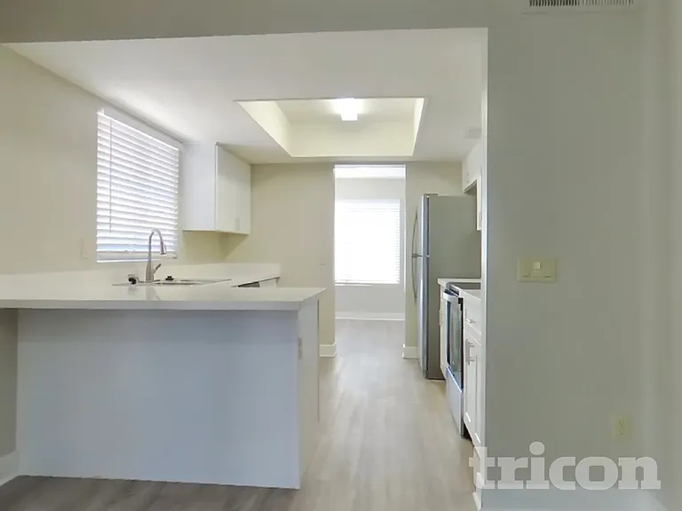 6340 W Mercer Ln — Photo 7
