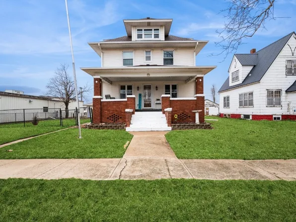 212 Main St, Van Horne, IA 52346