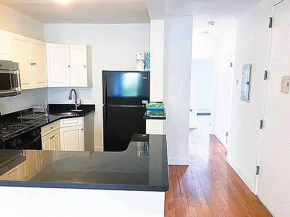 4th image of 1352 Herkimer St #3FAM