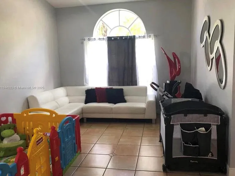2802 SW 142nd Ct — Photo 7