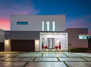 81 S Royal Poinciana Blvd, Miami Springs, FL 33166