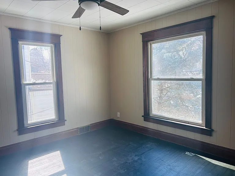 440 Winona St — Photo 14