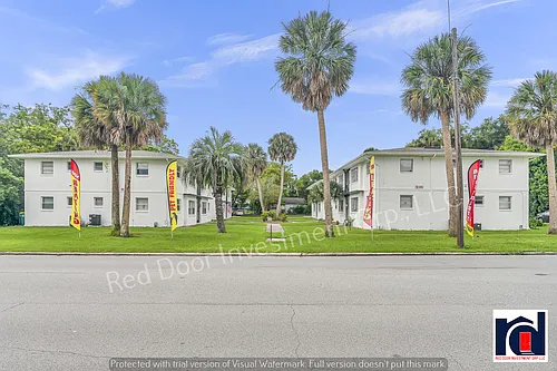 Spacious Renovated Apartments within Walking Distance to Downtown Deland Photo 1