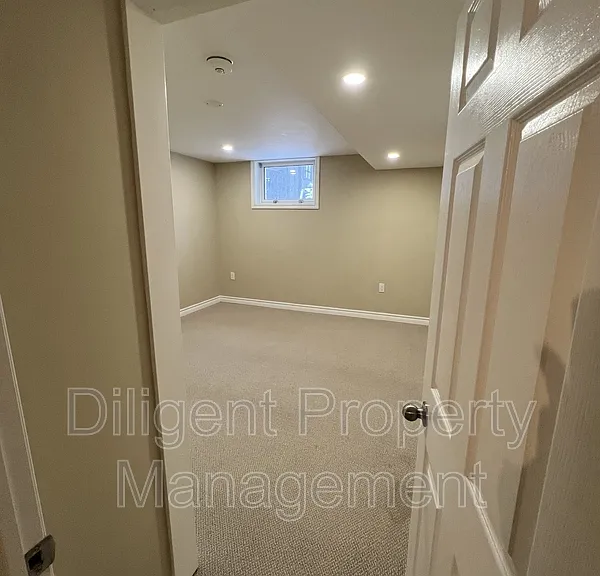 596 Garside Dr — Photo 29