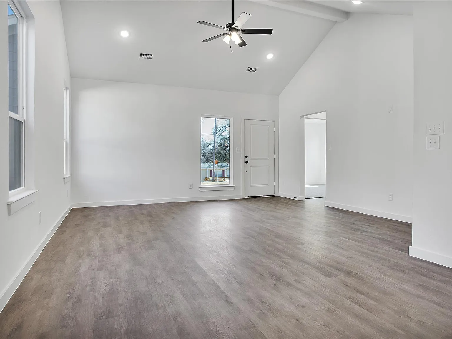 4 bed, 1590 sqft, $2,250 — Photo 2