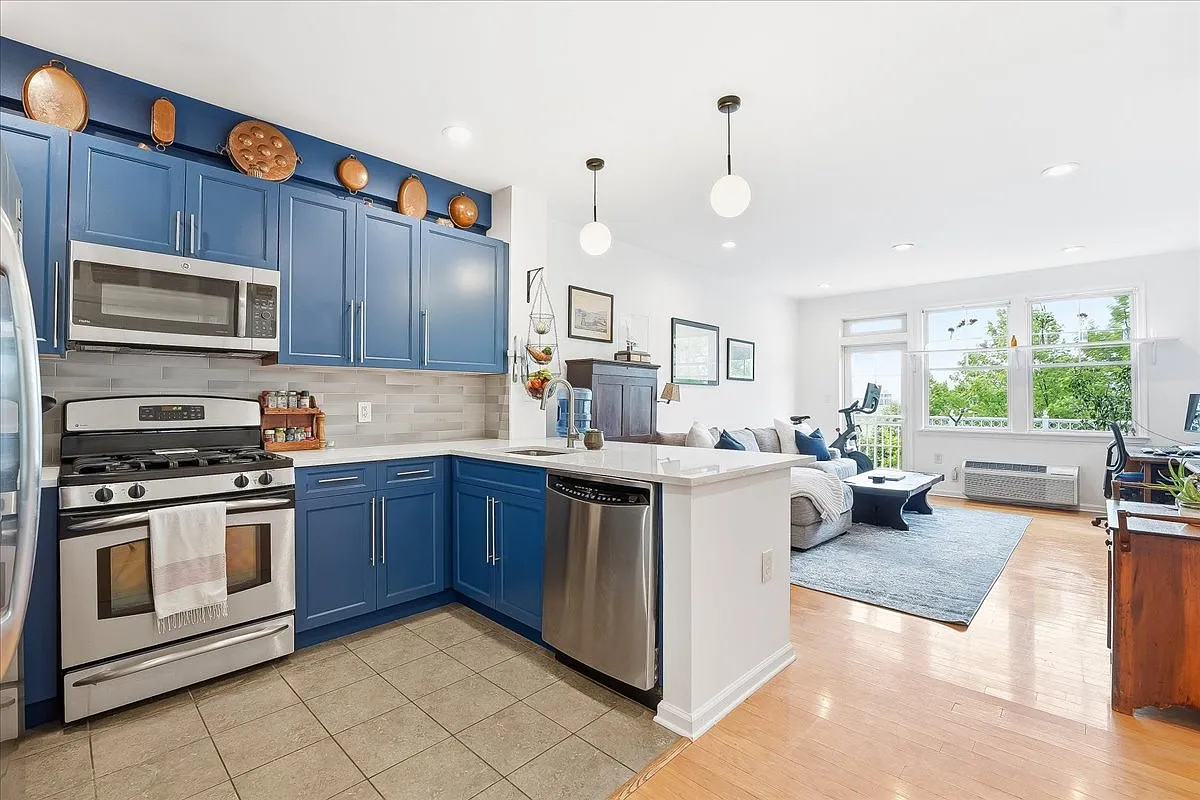 1 bed, 766 sqft, $3,200 — Photo 1
