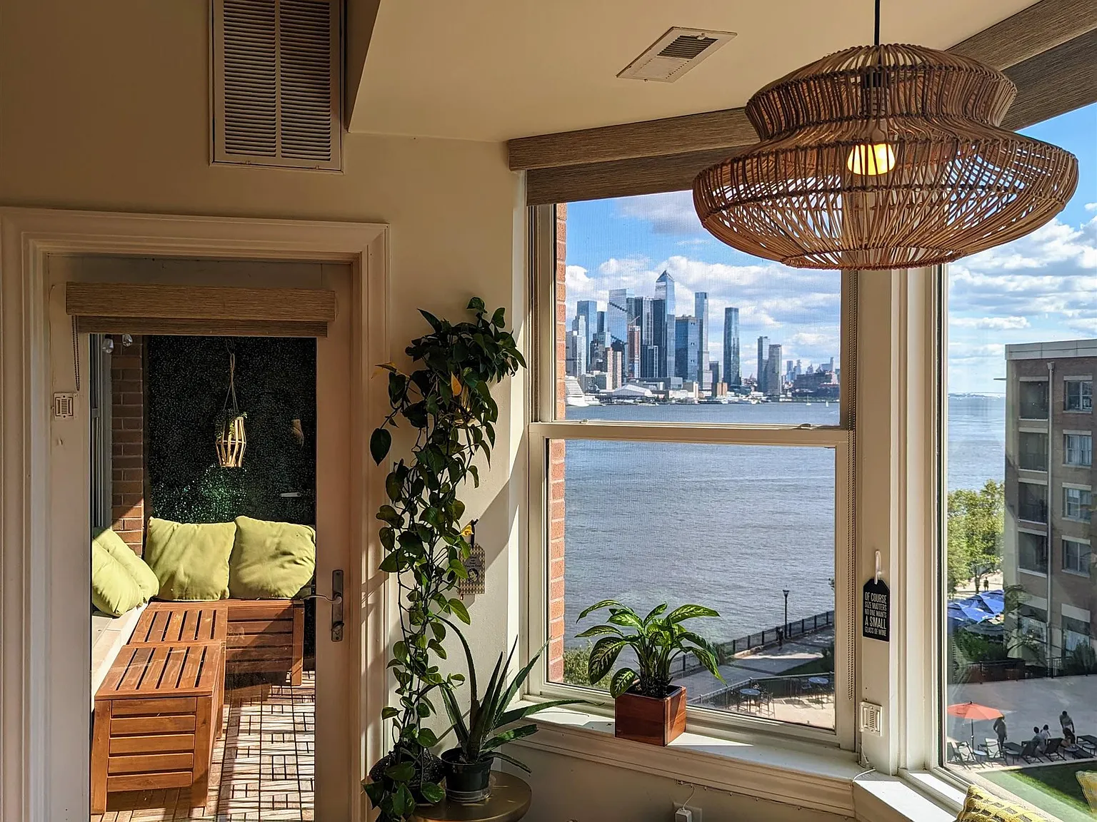 2 bed, 2.0 bath, 1384 sqft, $4,600 — Photo 4
