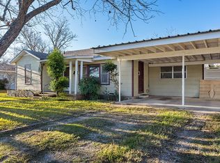 307 E Burbank St, Fredericksburg, TX 78624