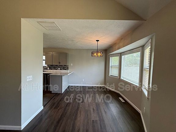 3rd image of 5459 S Jefferson Ave