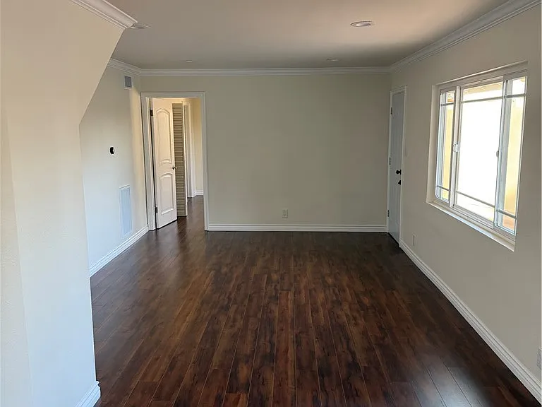 641 Corwin Ave — Photo 5