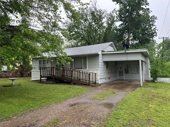 814 SE 2nd St, Pryor, OK 74361