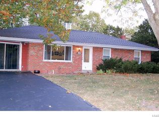 2716 Skyline Dr, High Ridge, MO 63049