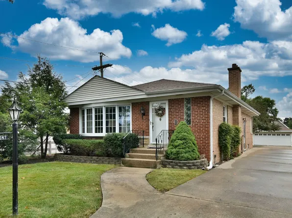 8347 Shermer Rd, Niles, IL 60714