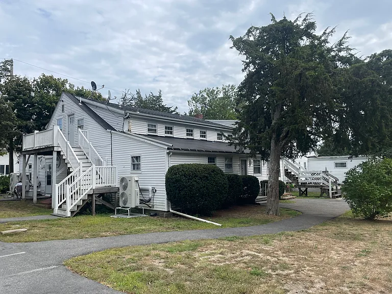 Main St — Photo 12