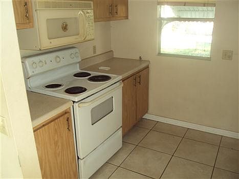 2nd image of 2635 SW Lois Ave