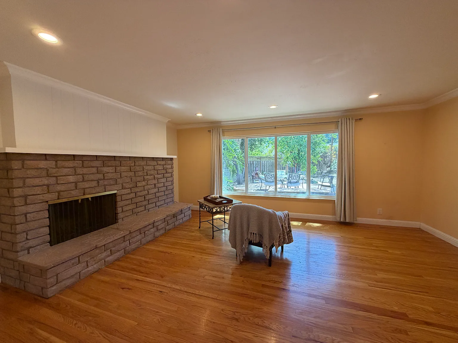 836 Lilac Way — Photo 3