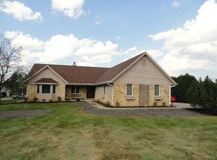 7238 Valley Ct, Hartford, WI 53027