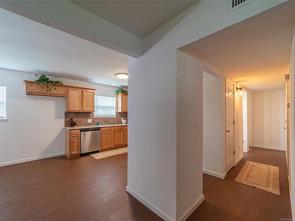 5th image of 222 E Court Ave
