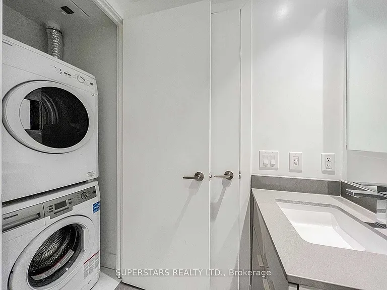 7 Grenville St #911 — Photo 8