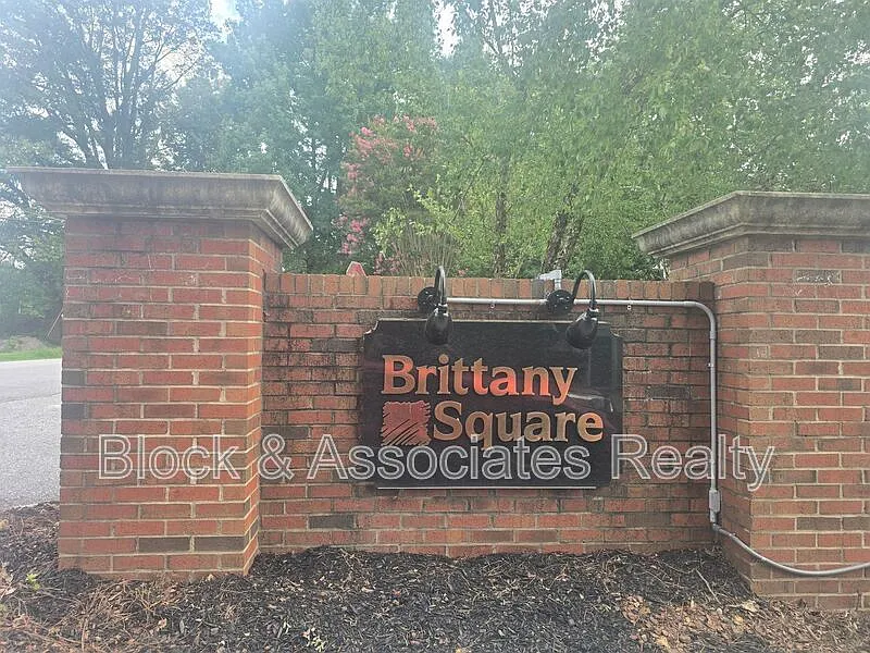 3 bed, 2.5 bath, $1,600 — Photo 2