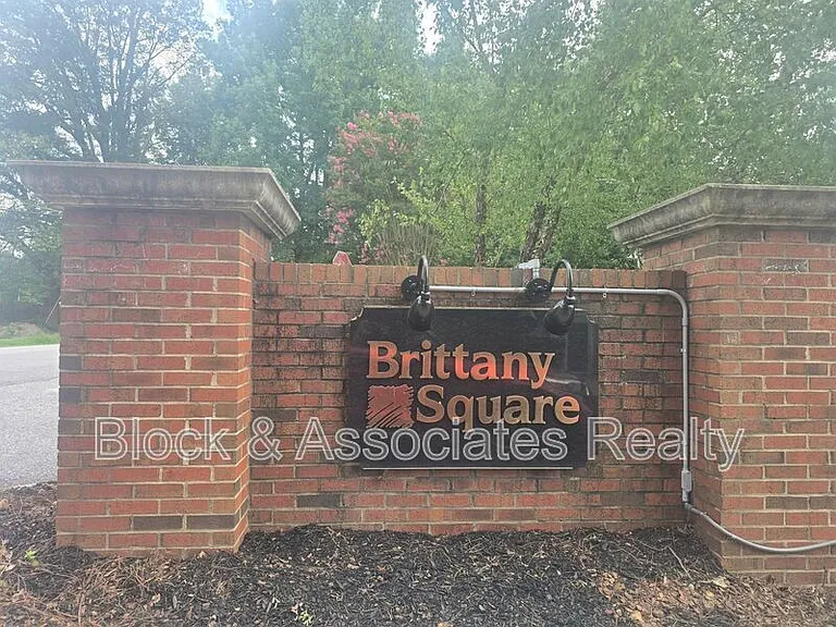 210 Brittany Way — Photo 2