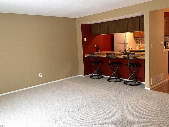 5th image of 646 Topaz Ln