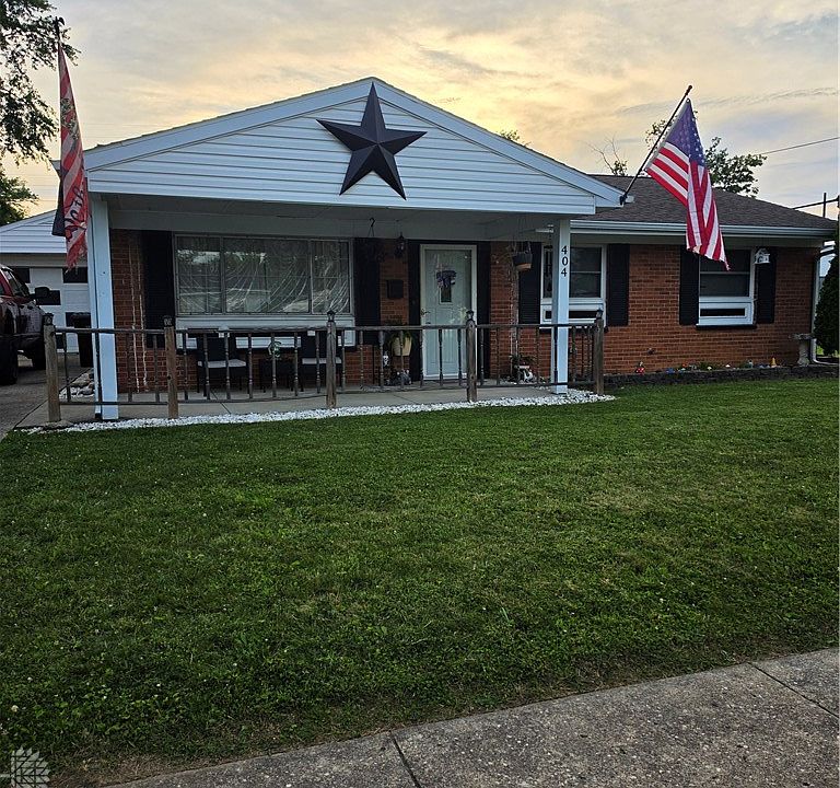 1st image of 404 Pinewood Ave