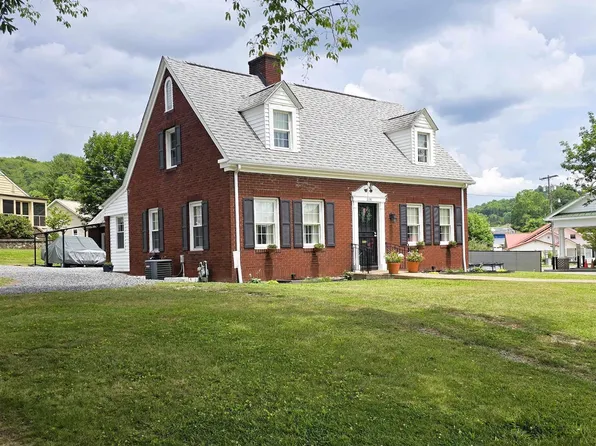 114 N Pike St, Grafton, WV 26354