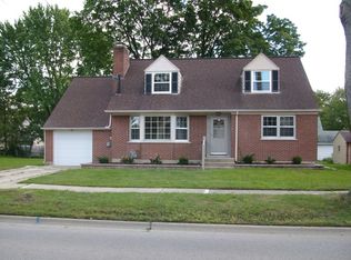 232 N Washington St, Carpentersville, IL 60110