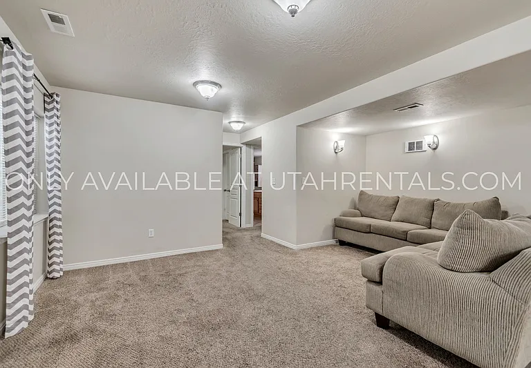 2801 S Harrow Ct — Photo 4