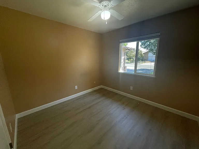 3233 Nightingale Dr — Photo 14